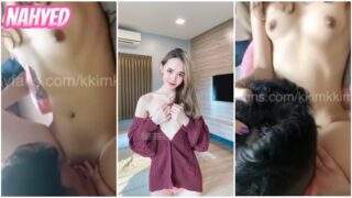 คลิปหลุด Onlyfans kkimkkimmy น้องคิมมี่คอมสาวหุ่นบางเซ็กซี่นอนแหกขา ให้ผัวจับเบิร์นหีรัวๆร้องครางเสียวสุดๆต่อด้วย เอาควยยัดจับเย็ดกระแทกมันส์จนน้องร้องจุกแตกในไปหลายน้ำ